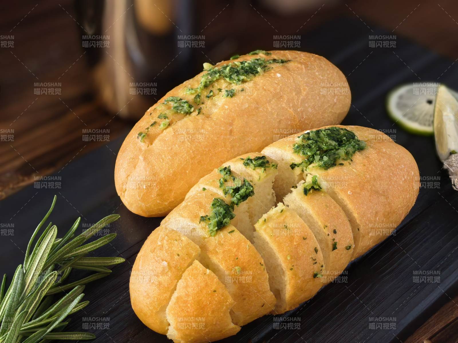 香草蒜香面包图片