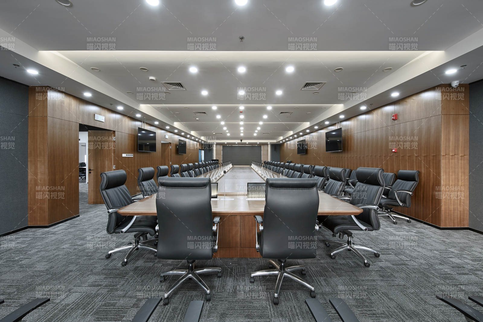 现代会议室布局设计图片