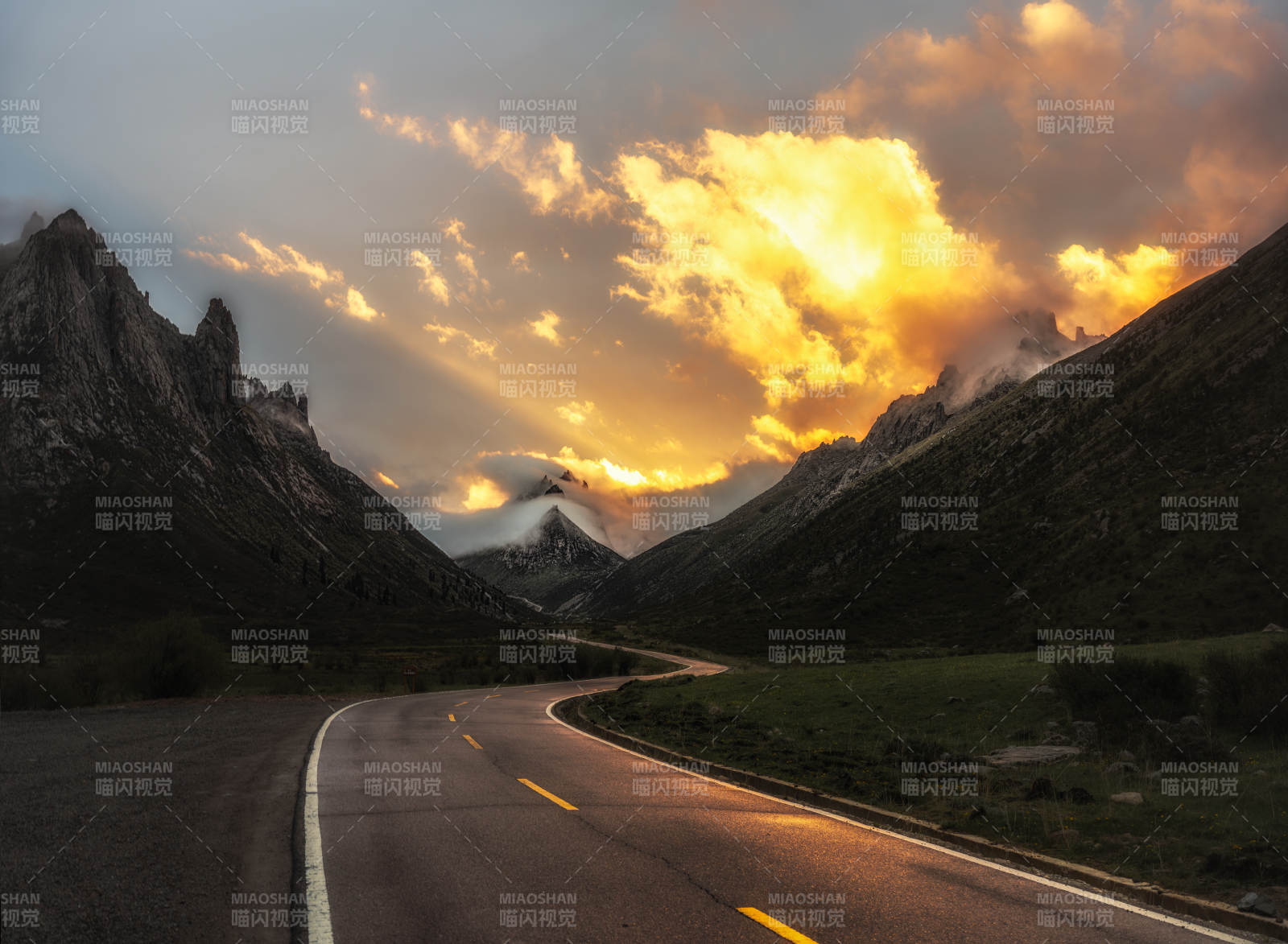 夕照山谷--川西莲宝叶则 图片