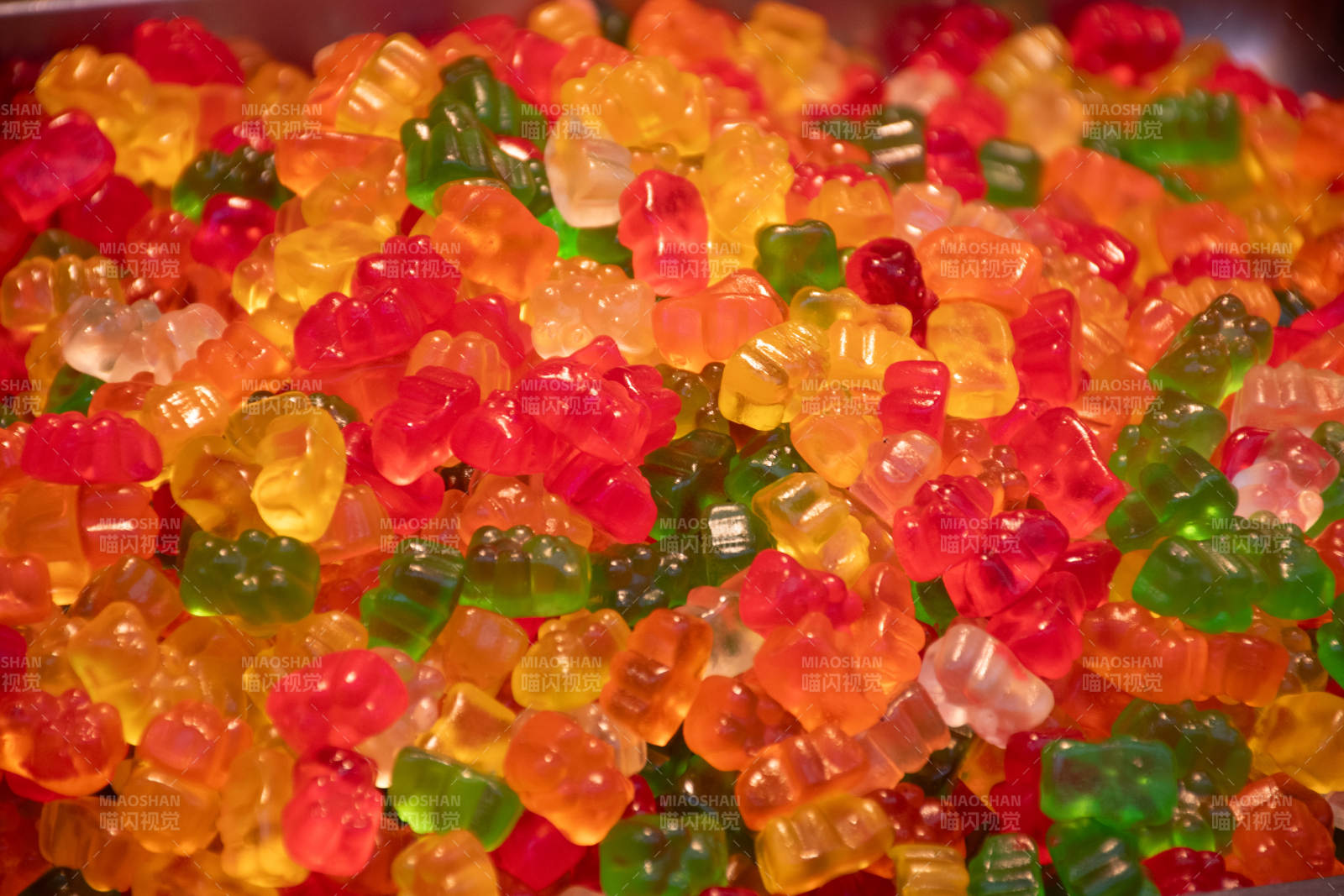 五彩缤纷的糖果熊图片