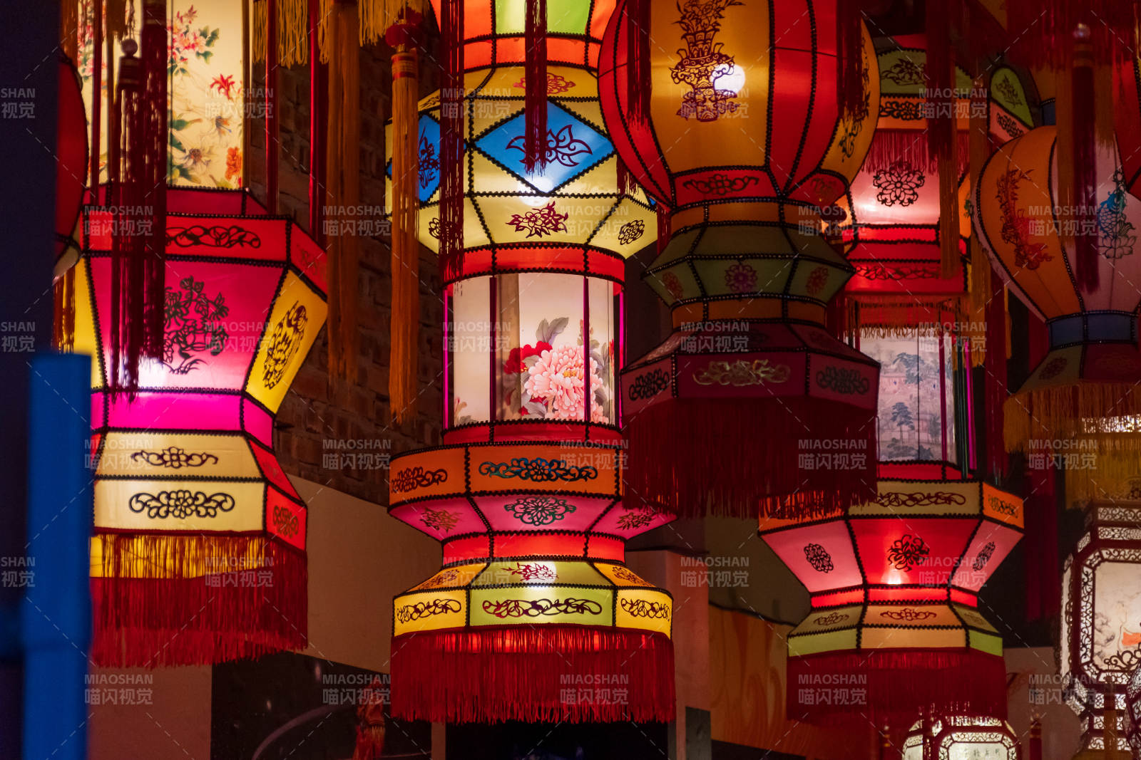 彩灯璀璨迎新春图片