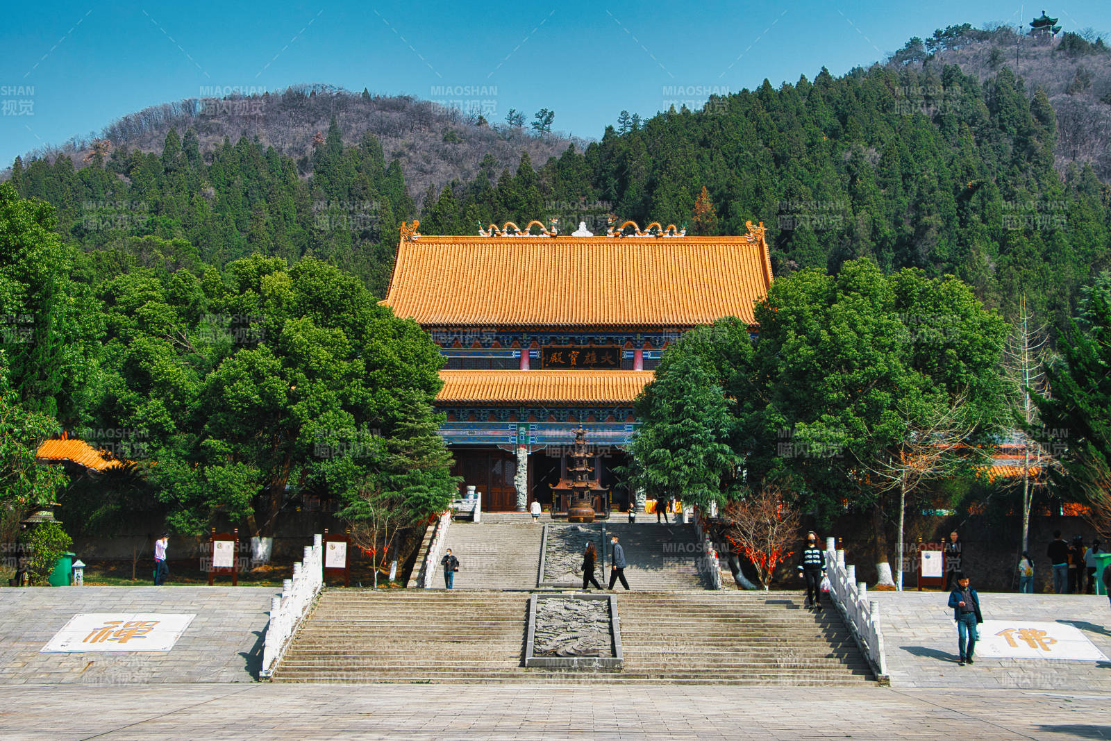 龙泉山山间古寺 宁静庄严图片