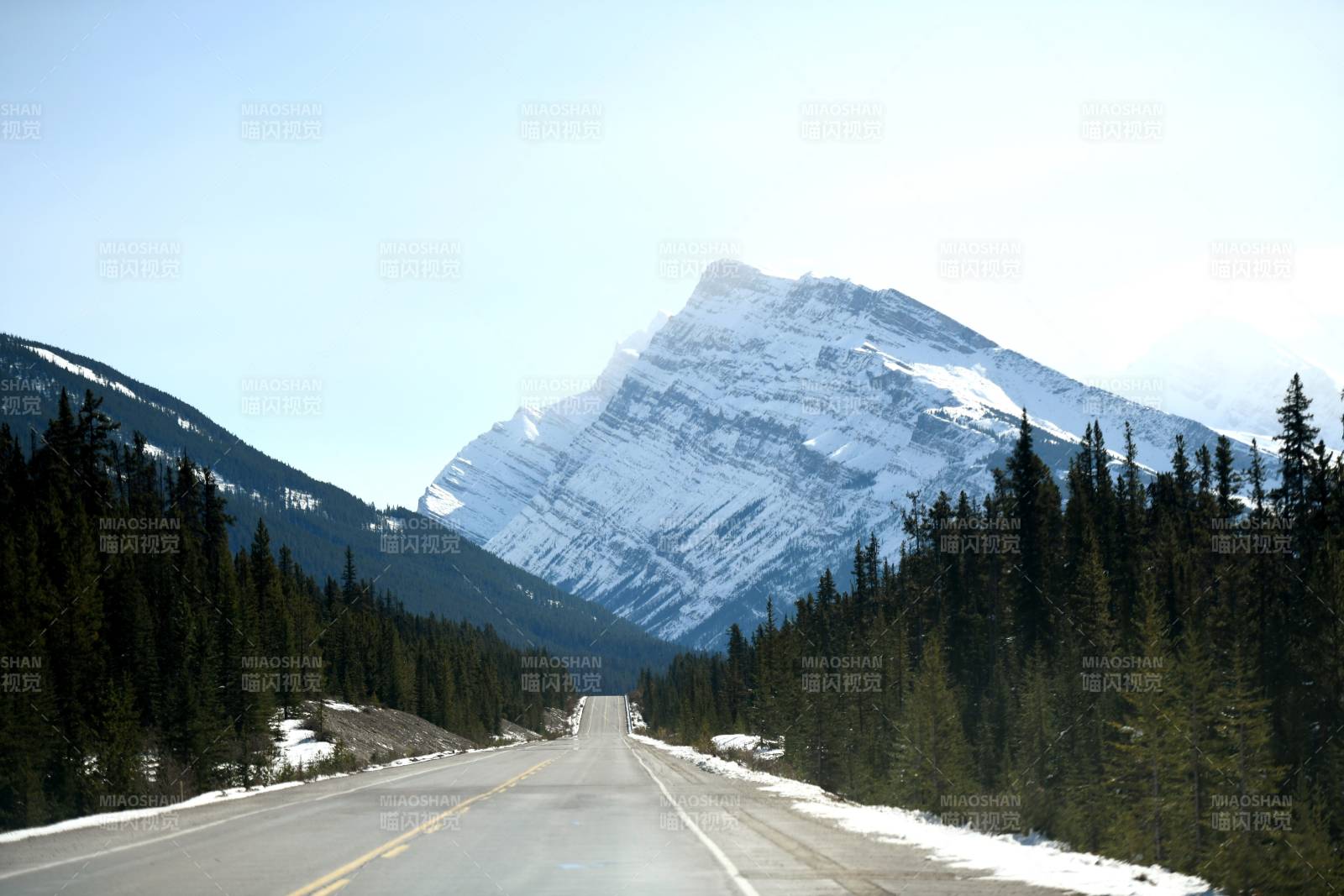 加拿大雪山公路 冬日美景图片