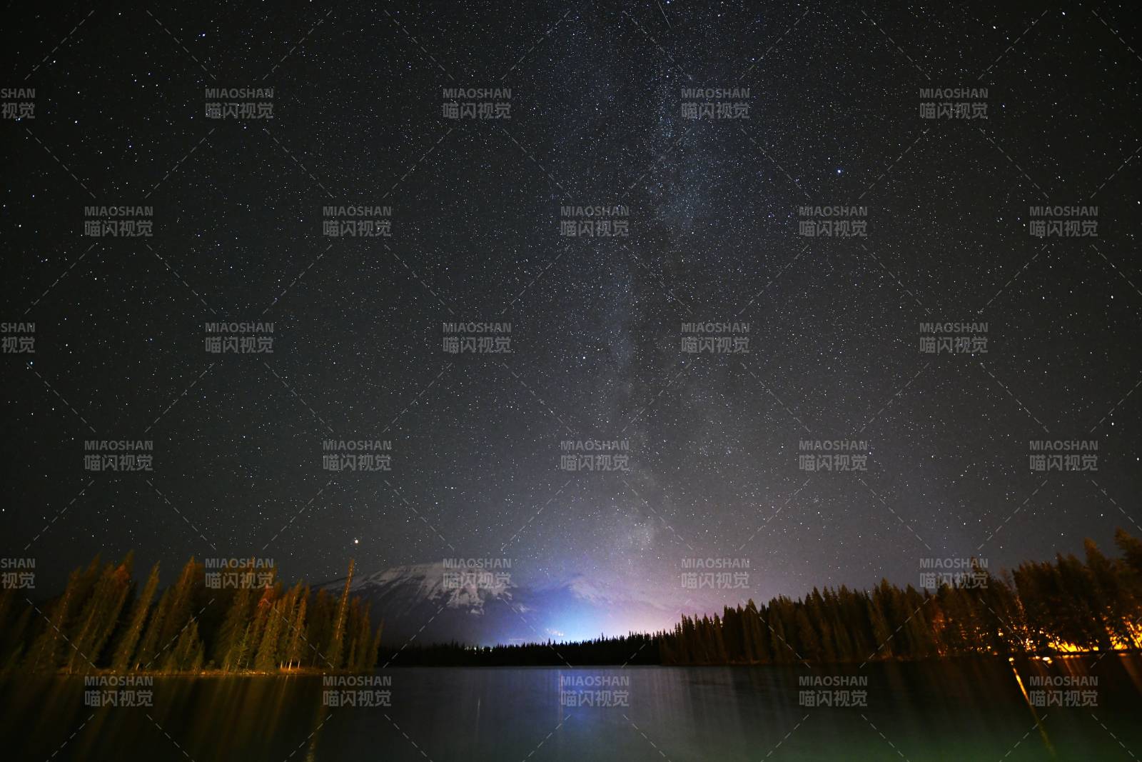 加拿大银河夜景 湖畔星光图片