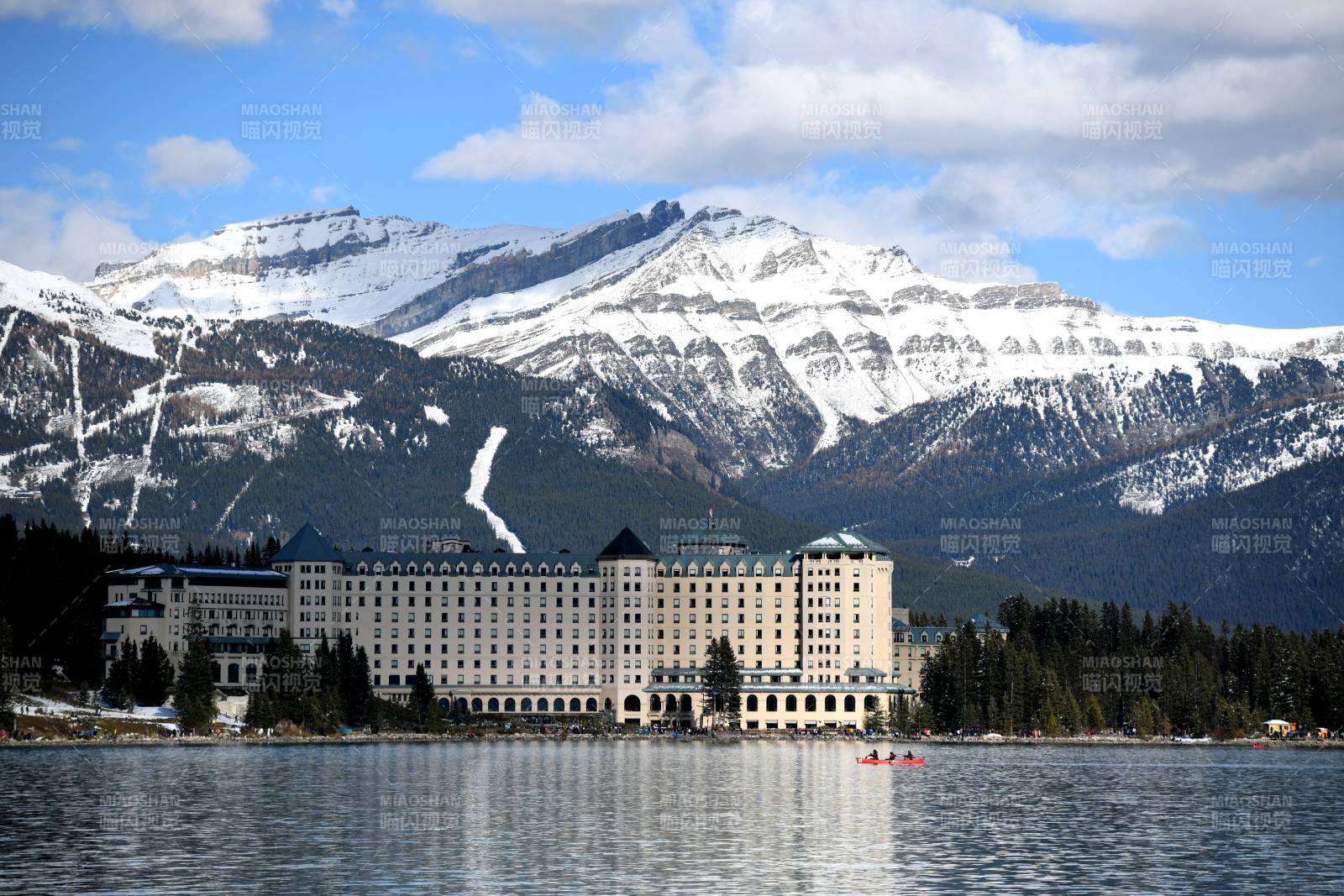 湖畔雪山下的豪华酒店--班夫国家公园图片