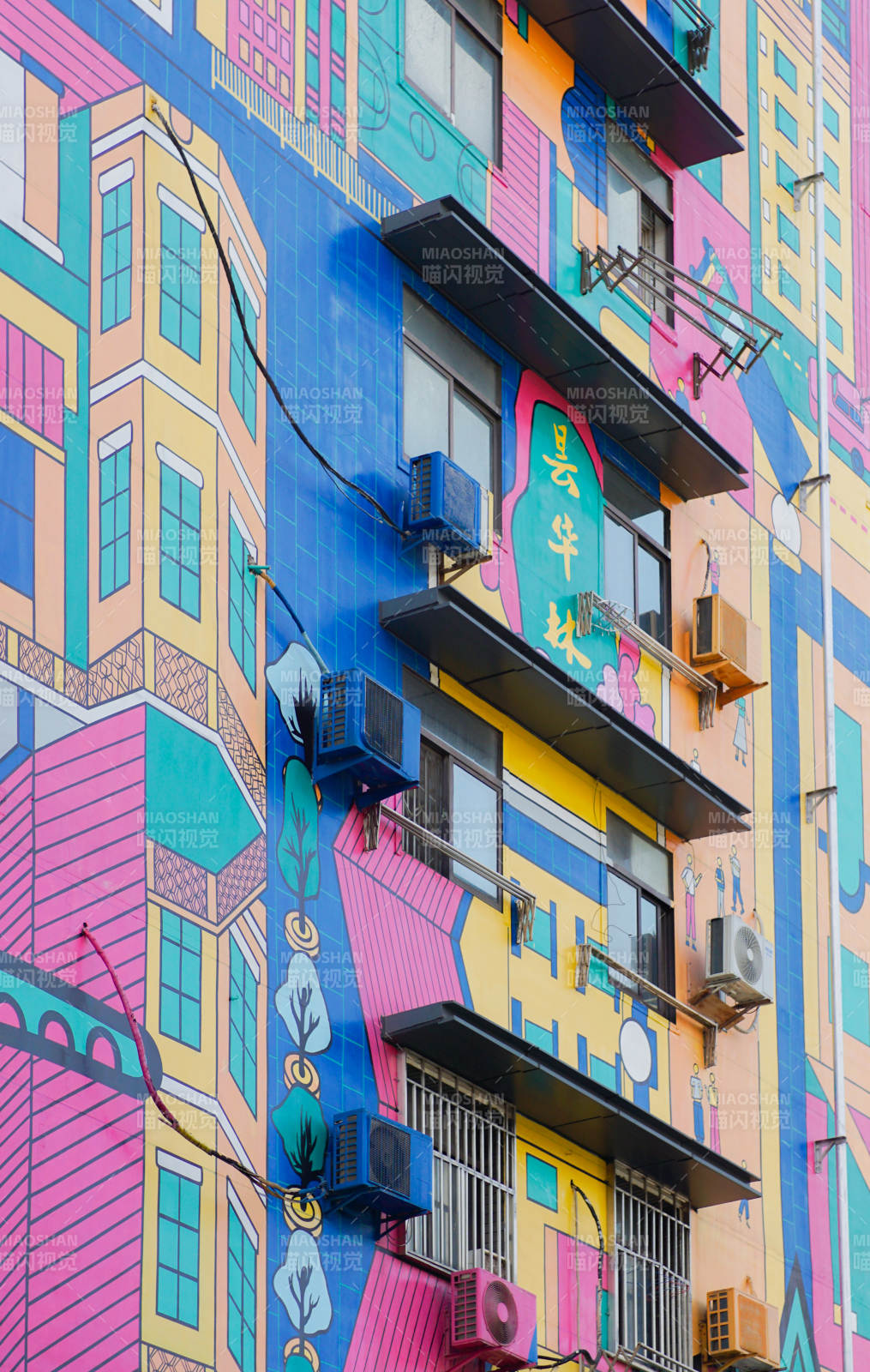 色彩斑斓的建筑壁画图片