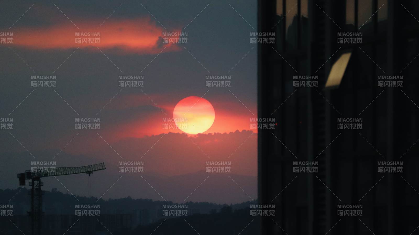 夕阳西下 城市剪影图片