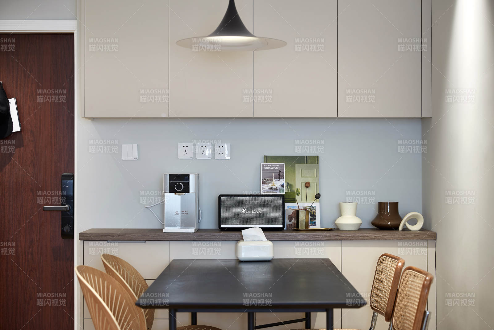 简约现代厨房用餐区图片