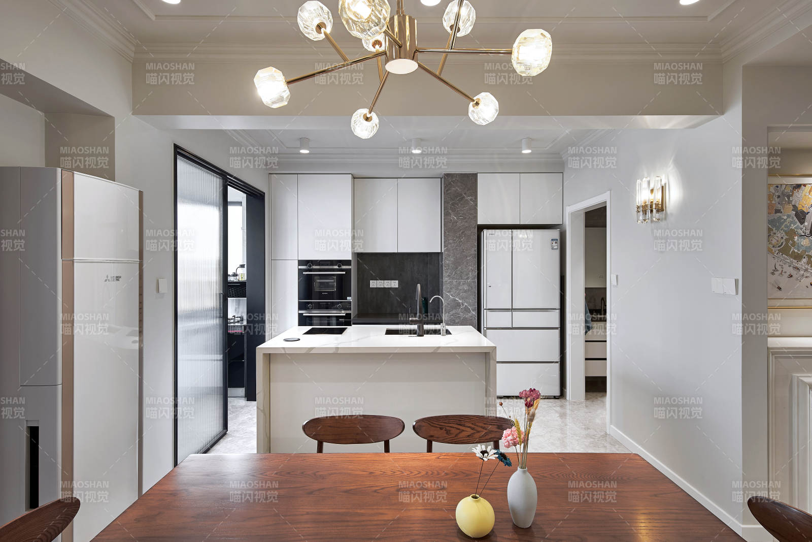 现代简约厨房与餐厅设计图片