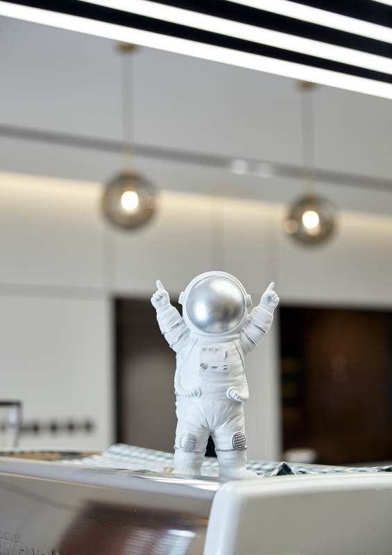 太空人摆件室内装饰图片