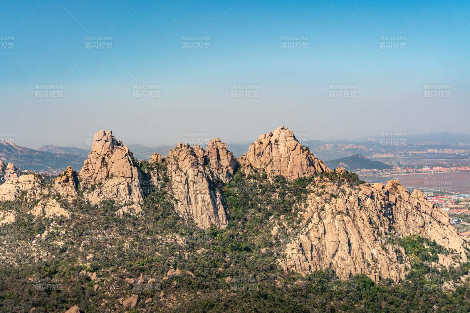 青岛崂山仰口景区的高山奇峰图片