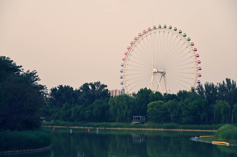 龙湖公园静谧黄昏景图片