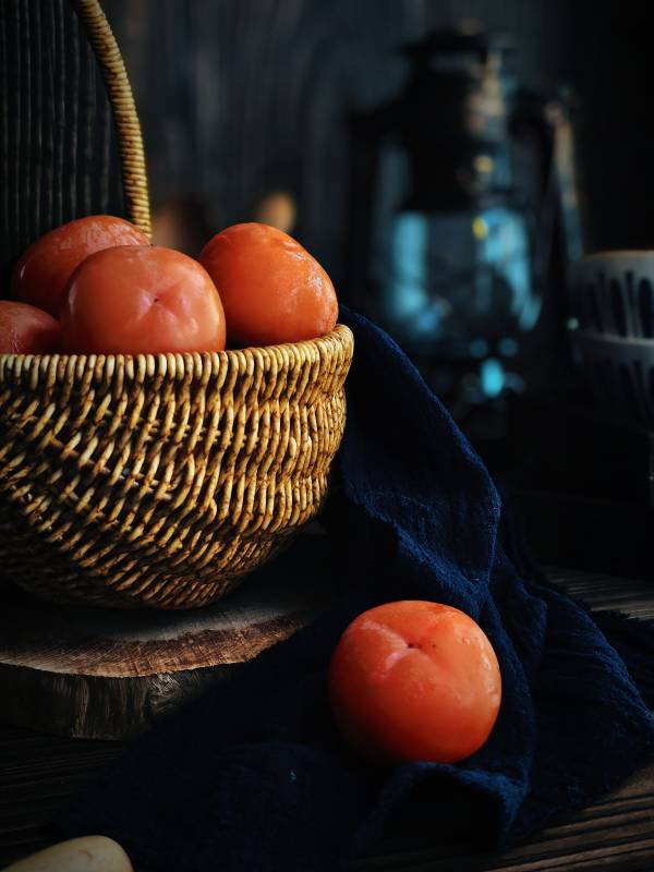 篮中柿子静谧时光图片