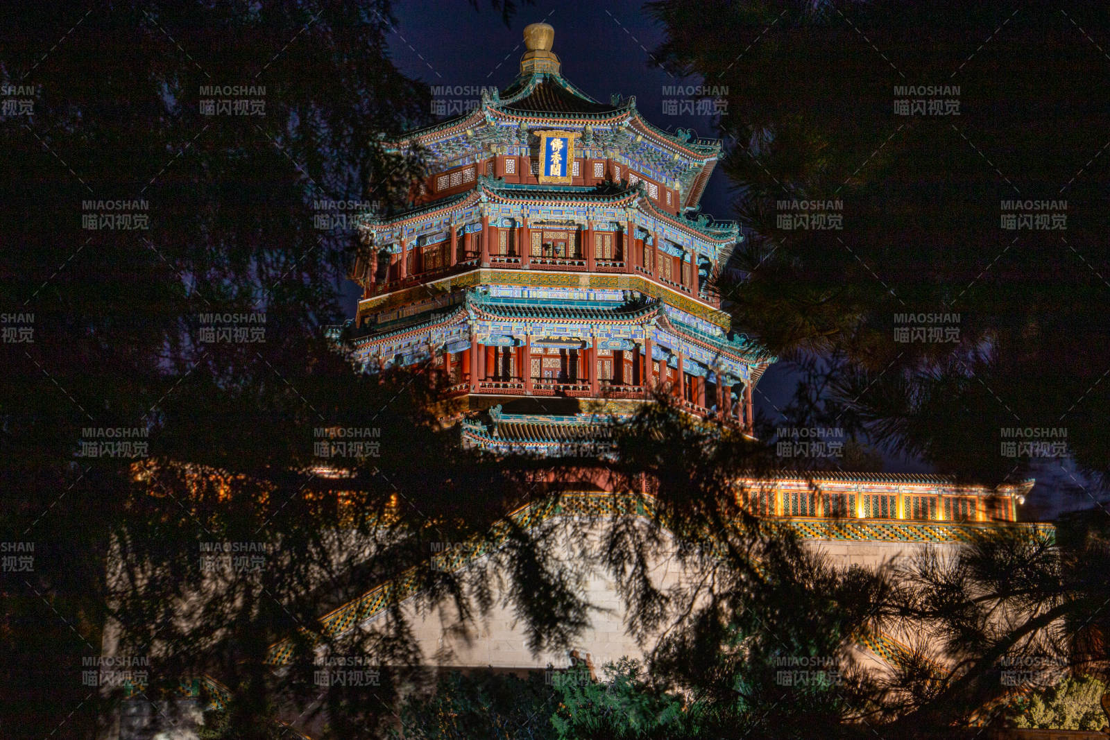 夜色中的颐和园佛香阁图片