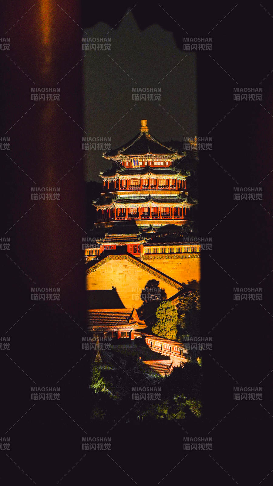 颐和园夜色中的古塔光影图片