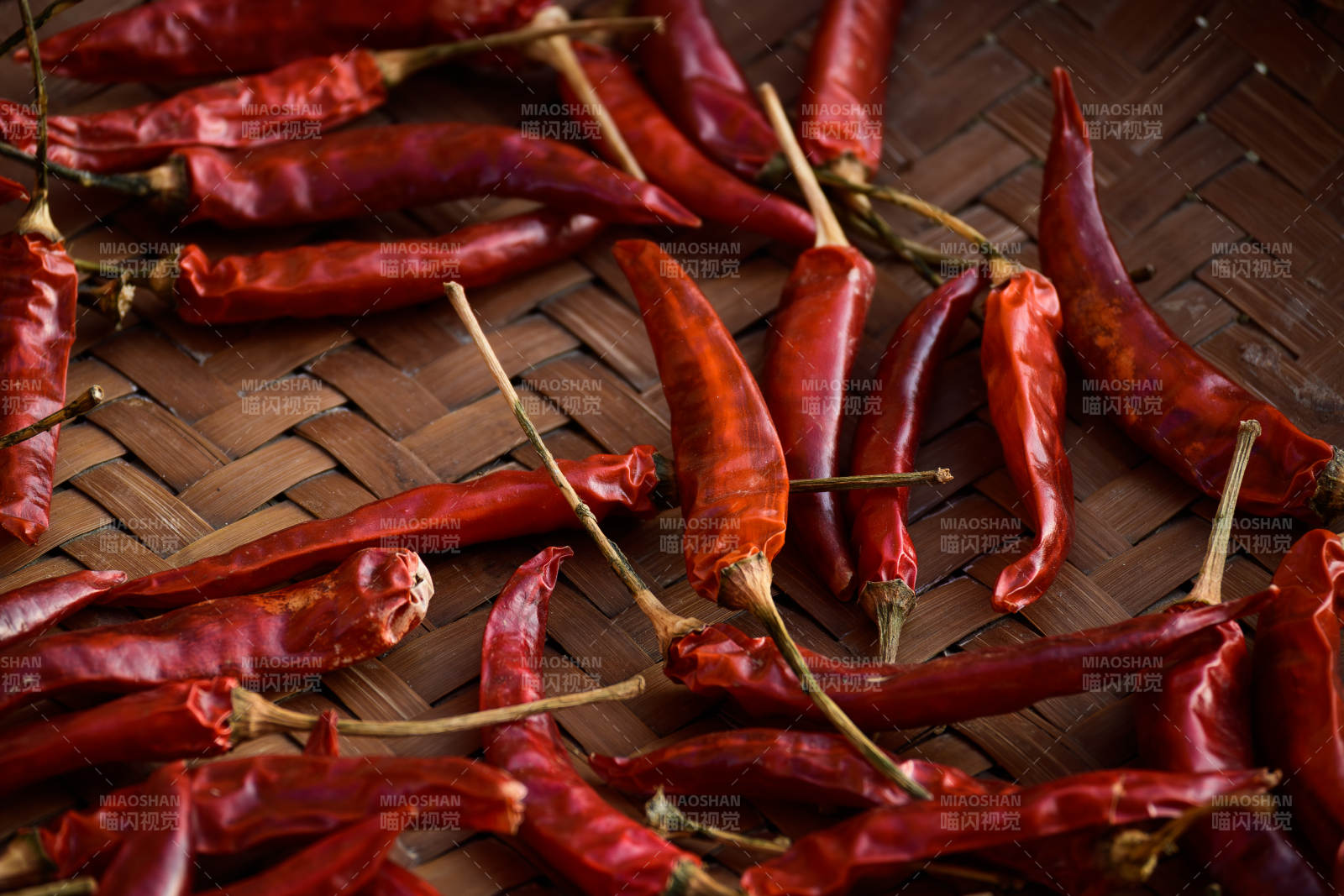 干辣椒的丰收景象图片