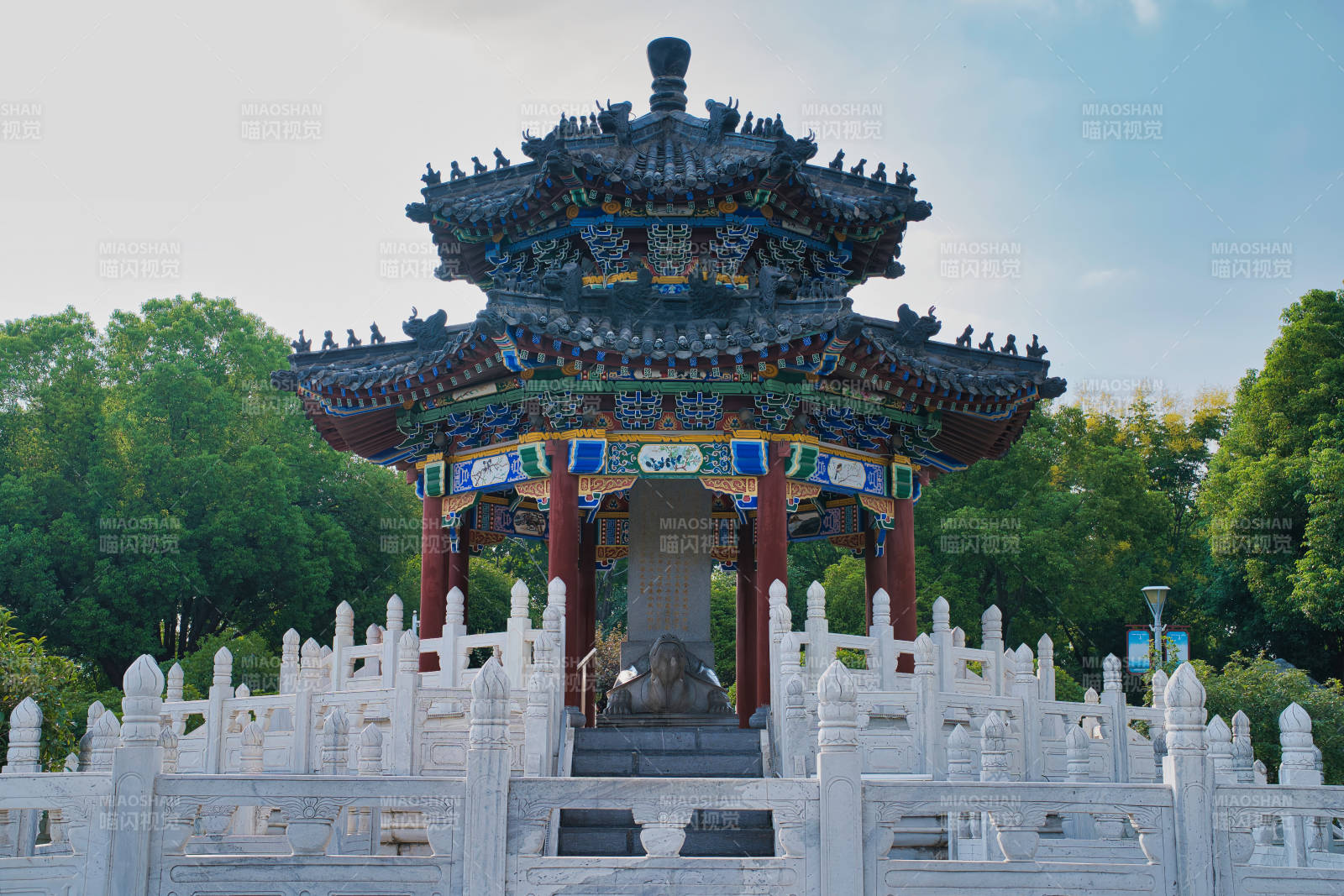 楚望台公园古典亭台楼阁风光图图片