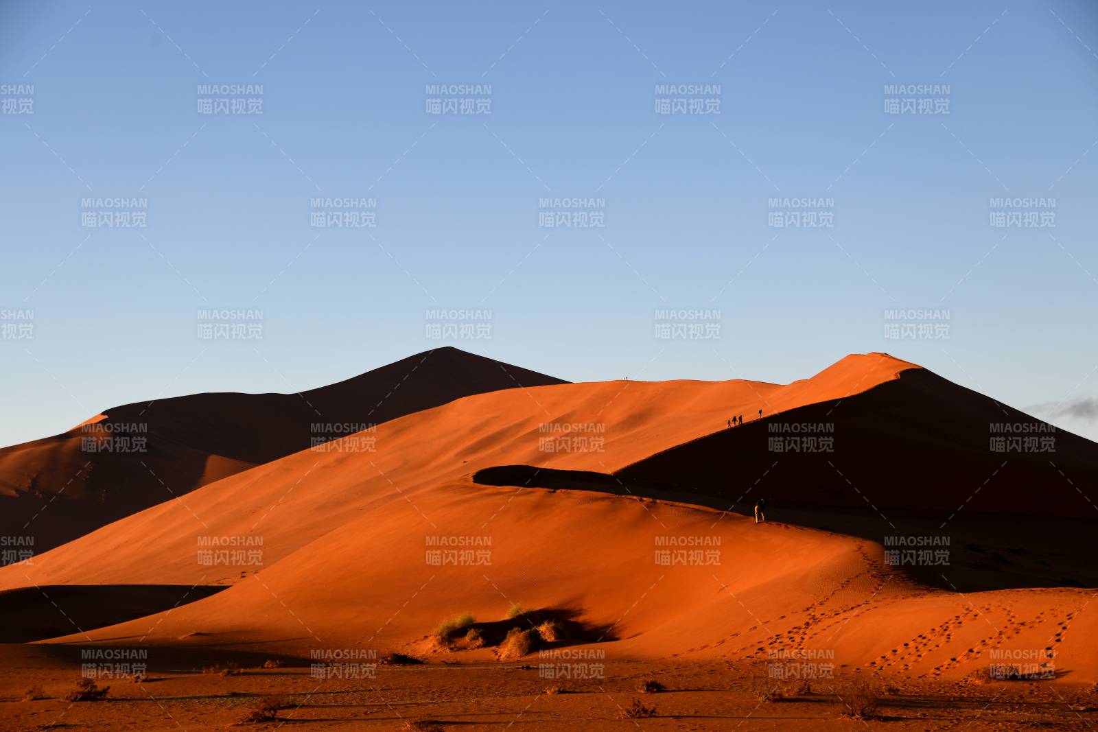 纳米比亚沙漠日落 沙丘剪影图片