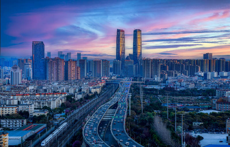 泰州城市黄昏 车流如织图片