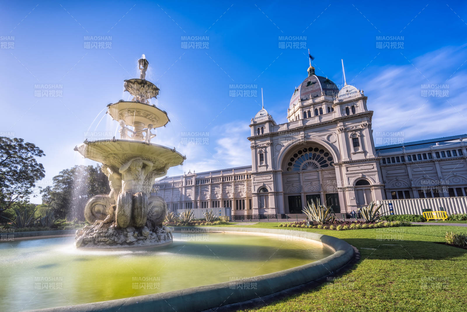 墨尔本皇家展览馆与喷泉图片