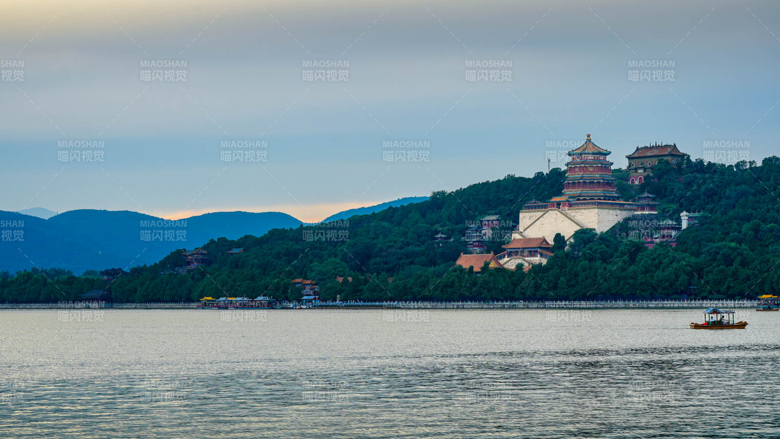 颐和园湖畔风光图片