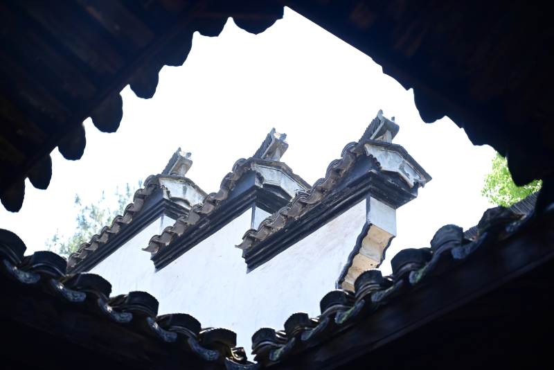 江南古建筑屋顶的精致图片