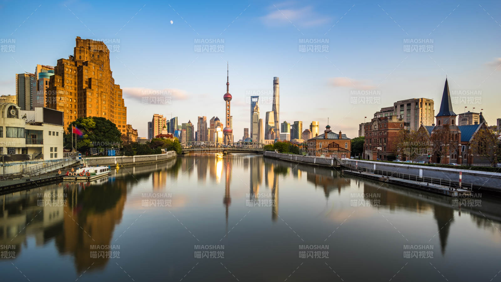 上海外滩与陆家嘴天际线图片