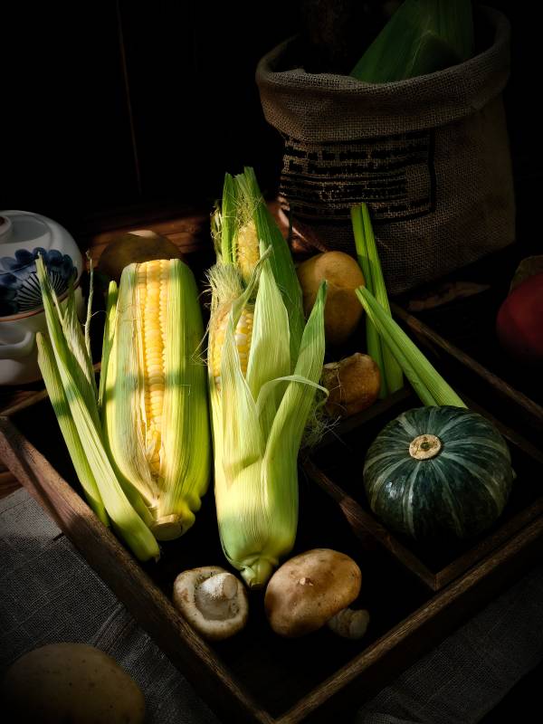 秋日丰收的蔬菜与玉米图片