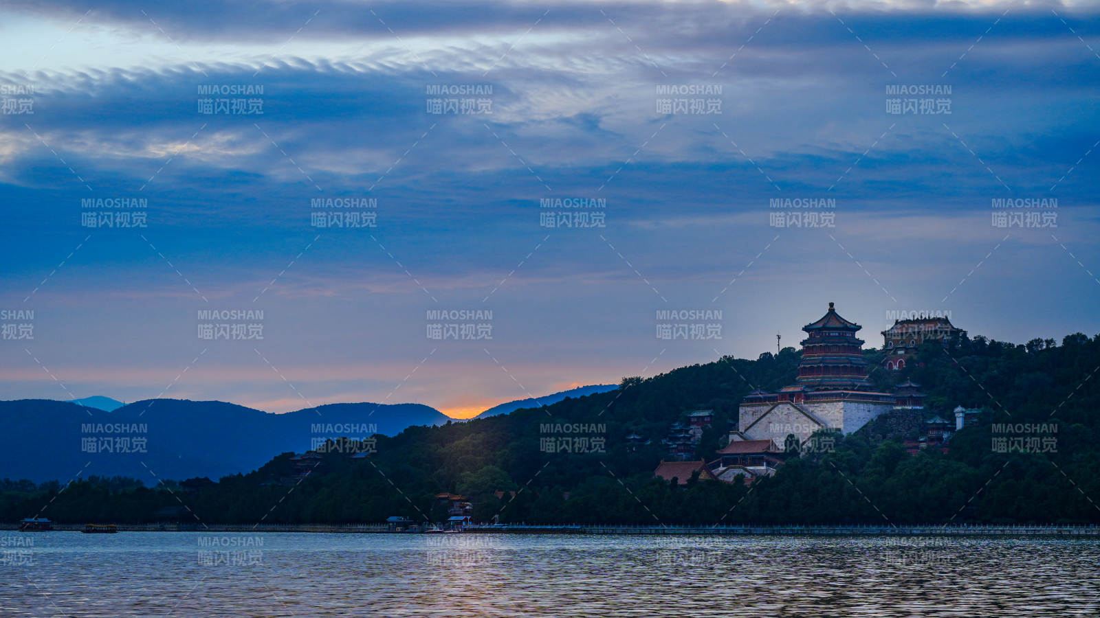 颐和园湖畔夕阳美景图片