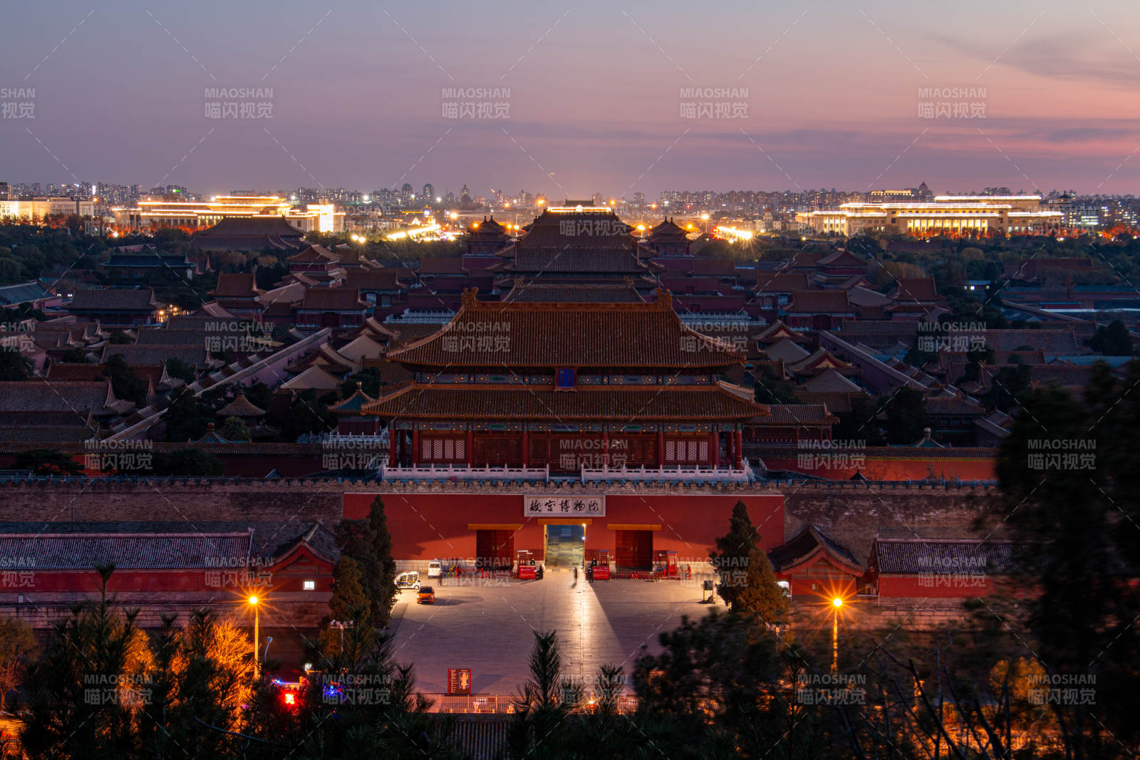 故宫夜景 灯火辉煌图片