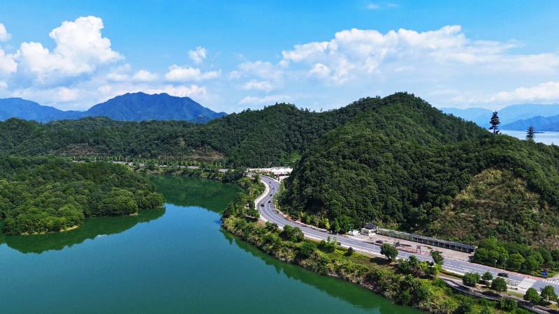 中国浙江杭州淳安县-千岛湖（环岛路）图片