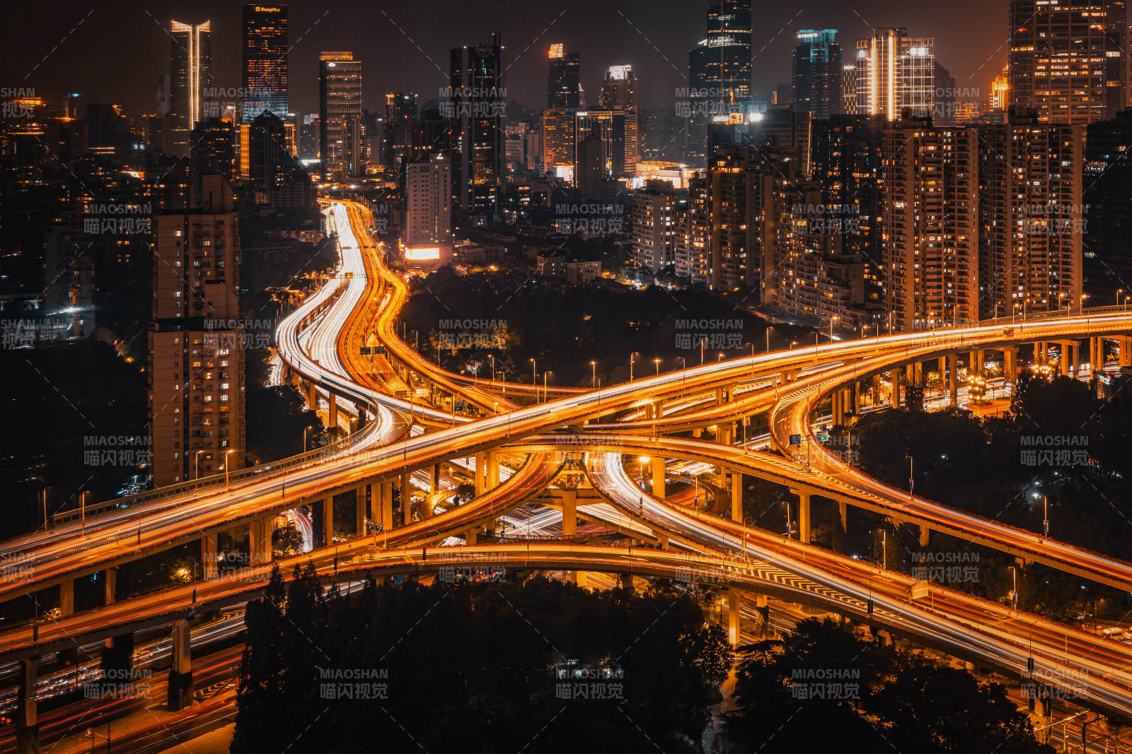 夜幕下的城市立交桥  南北高架延安高架图片