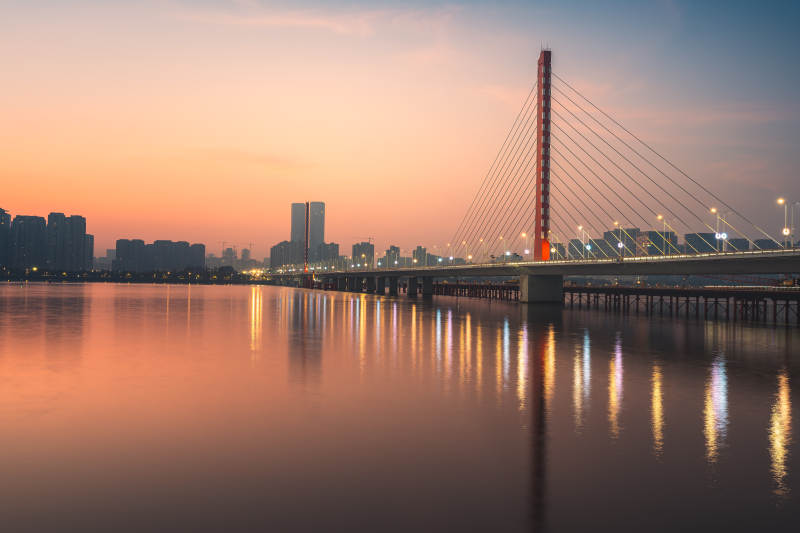 钱塘江CBD城市日出桥梁风光图片