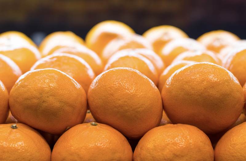 新鲜橙子堆叠展示图片