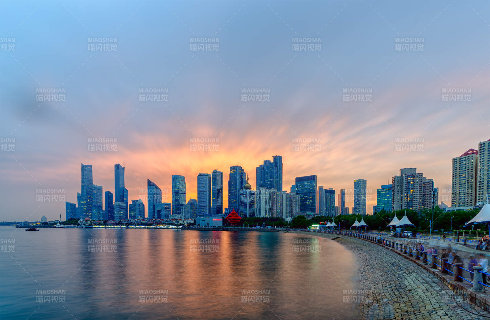 青岛五四广场海滨城市夕阳美景图片