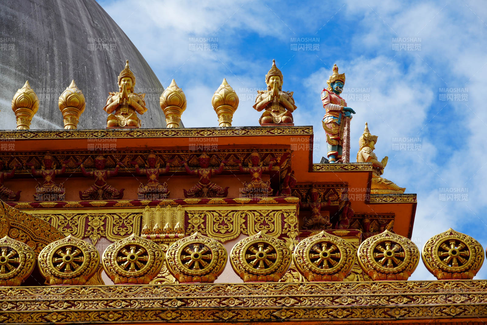 金色佛塔装饰细节 -- 曼厅佛塔图片