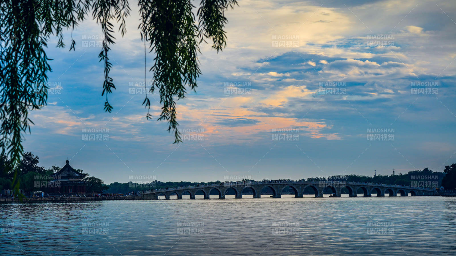 颐和园十七孔桥晚景图片