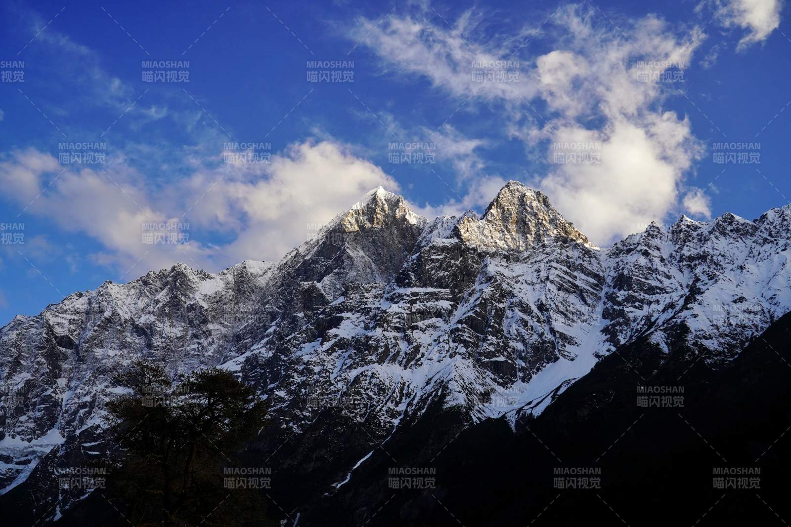 西藏昌都祥格拉冰川图片