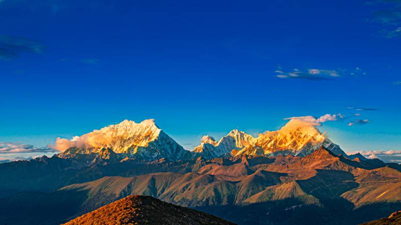 雪山晨曦 蓝天映衬（秘境南加巴瓦峰）图片