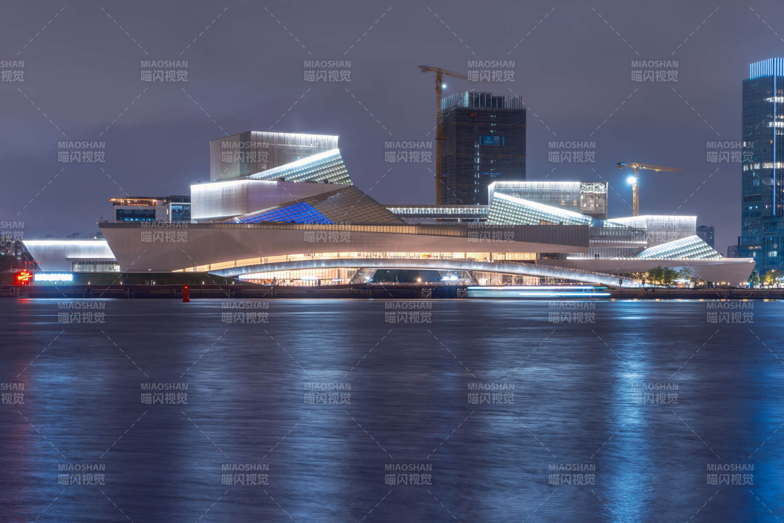 夜景现代建筑群广州白鹅潭大湾区艺术中心图片