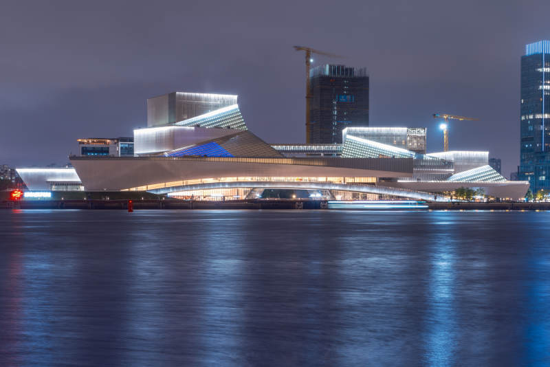 夜景现代建筑群广州白鹅潭大湾区艺术中心图片