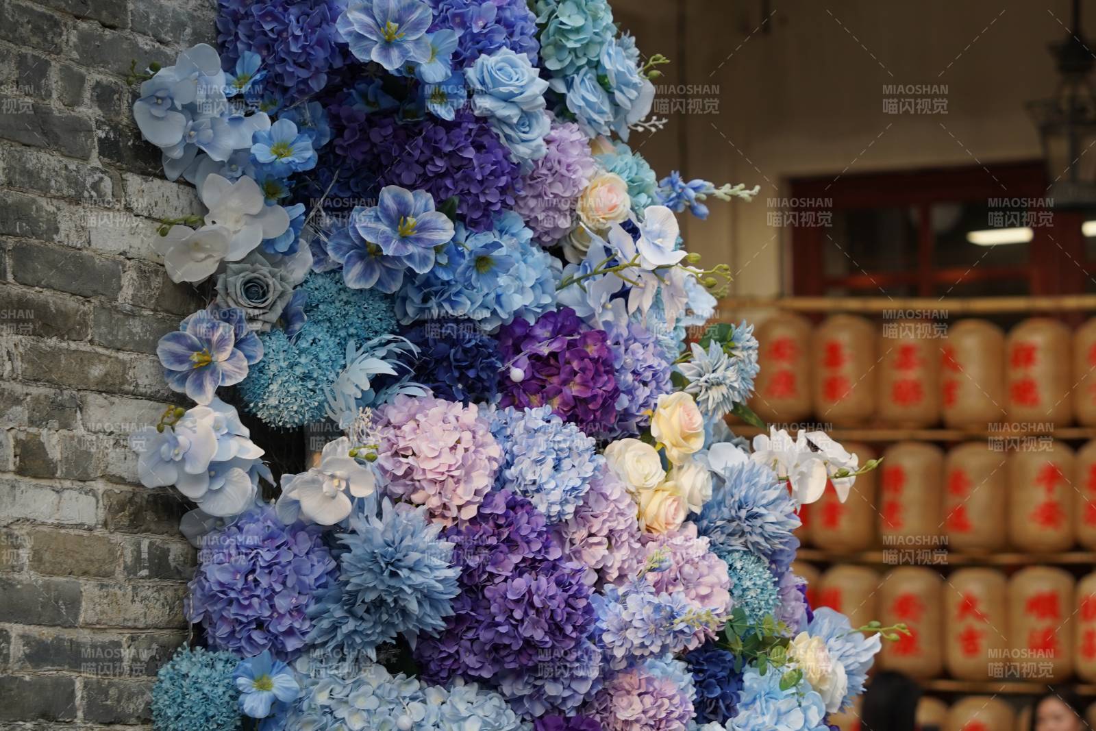 蓝色花墙装饰艺术展示图片