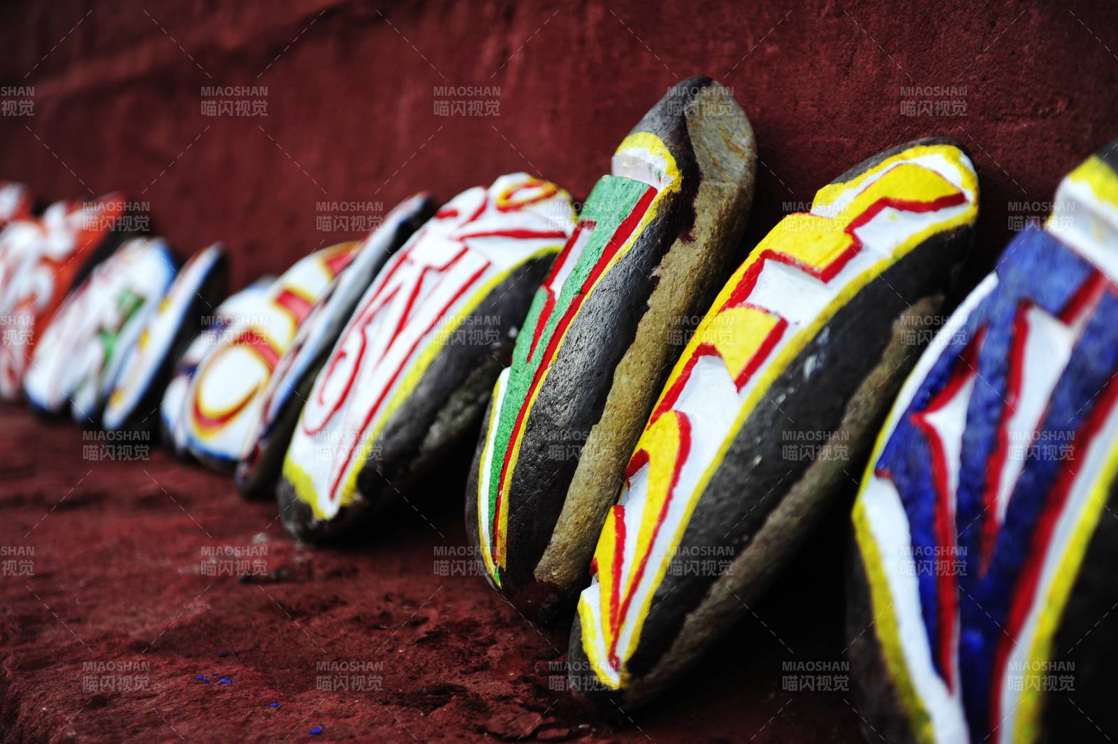 藏族玛尼石图片