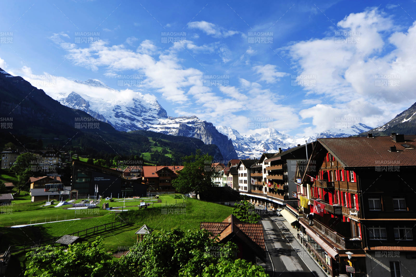 瑞士小镇风景与雪山风光图片