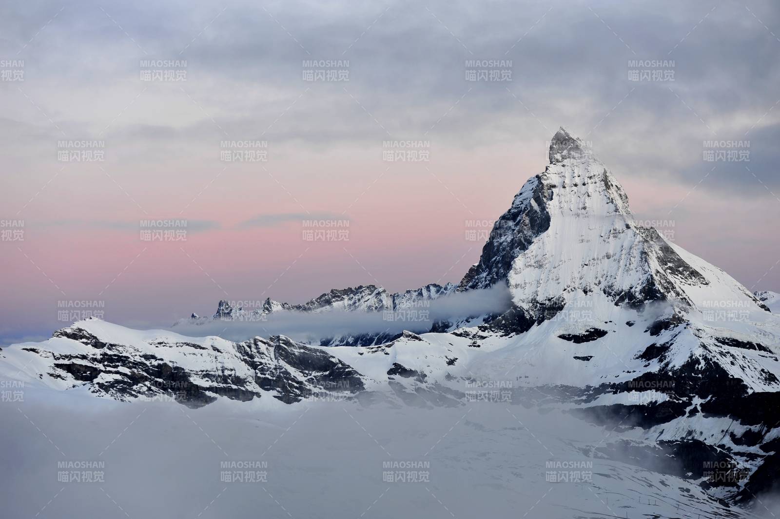 瑞士马特洪峰 雪山之巅 晨曦初照图片