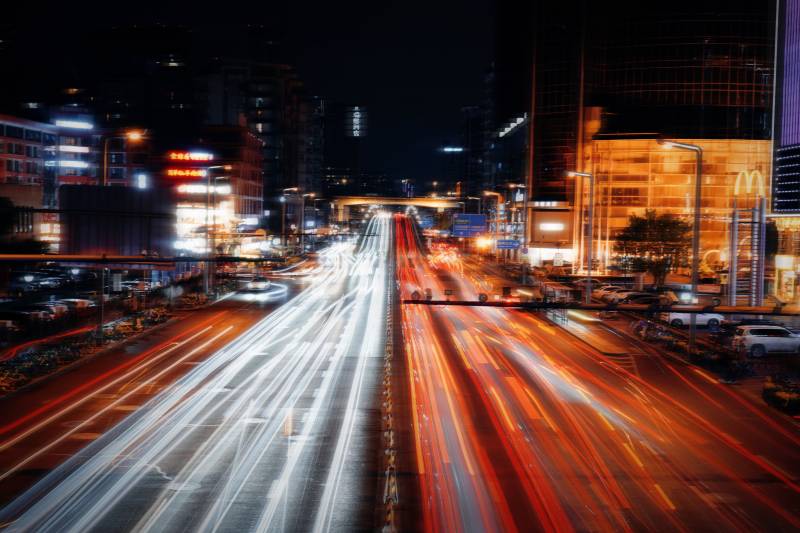  成都夜景车流光影交错图片