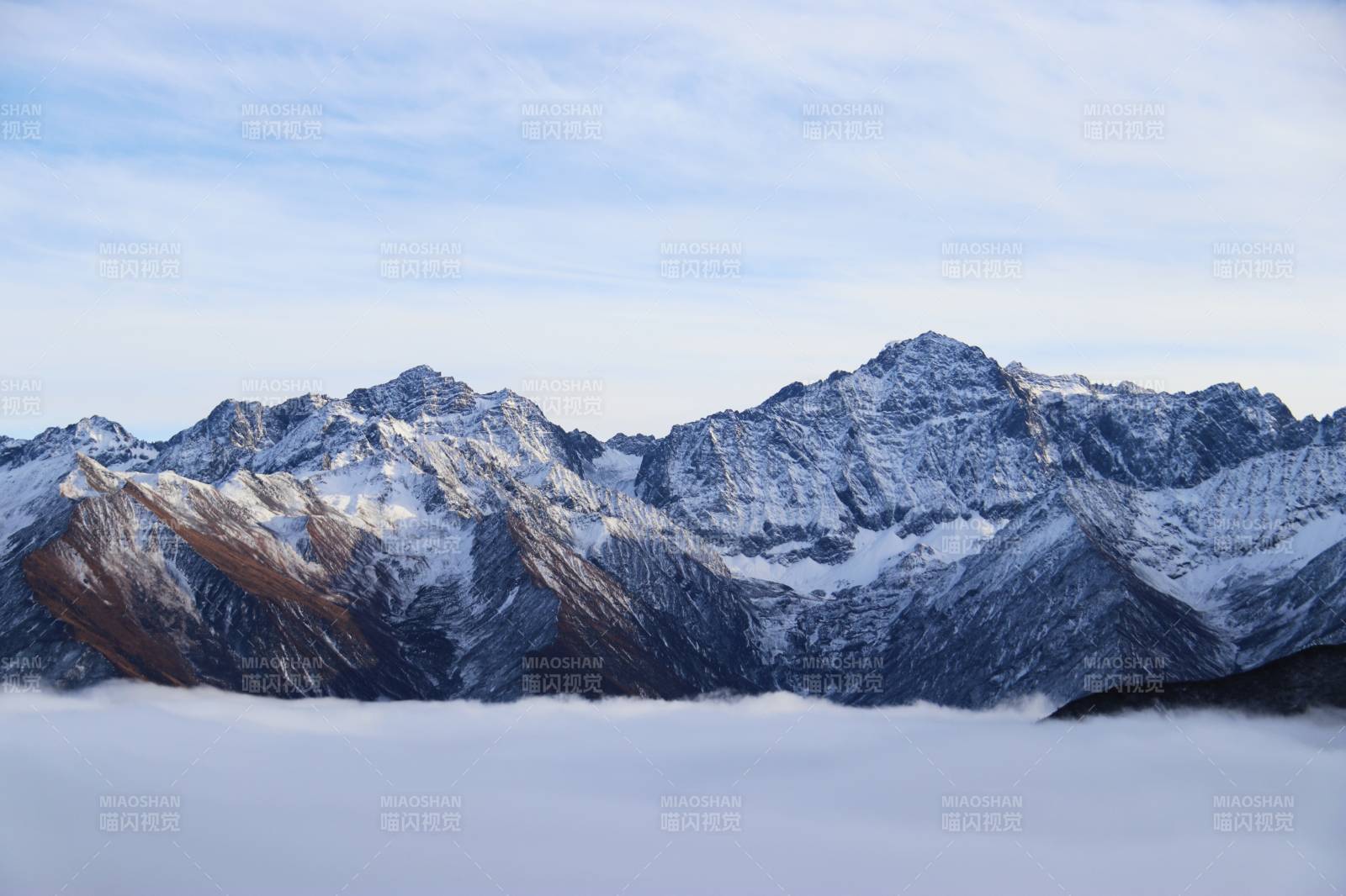 川西 雪山云海图片