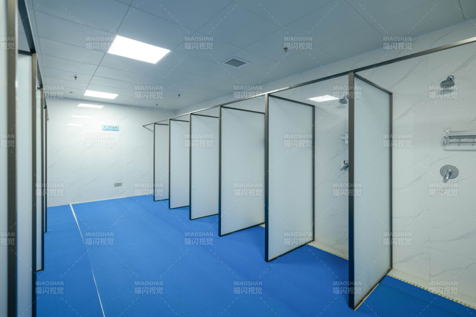 现代浴室隔间设计展示图片