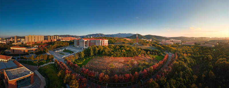 云南大学校园秋景 宁静美丽图片