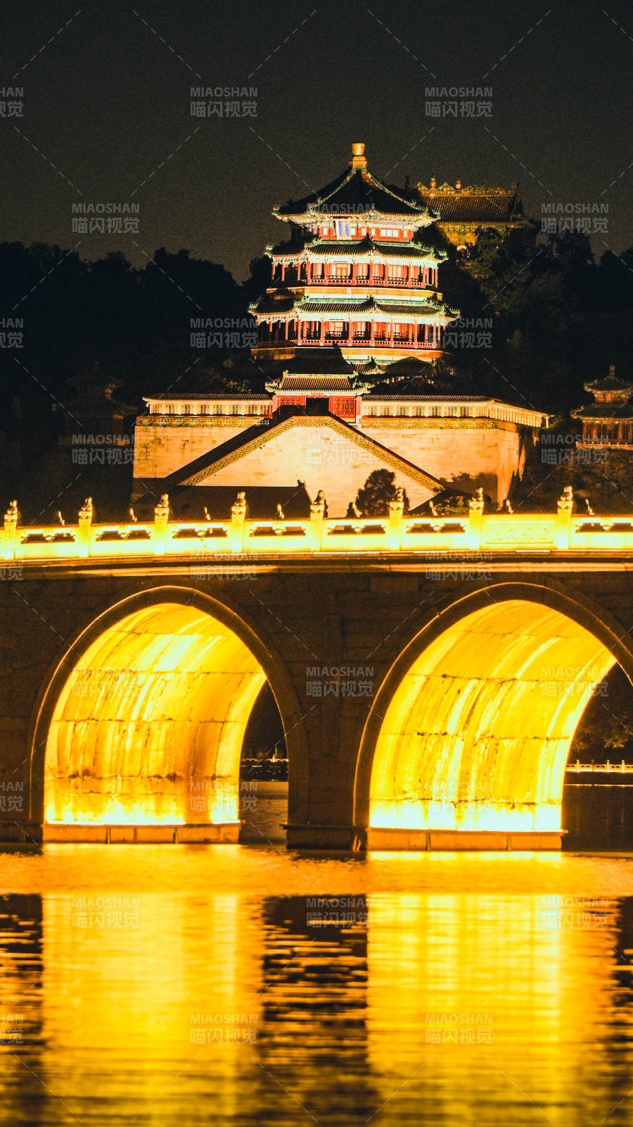 颐和园夜景古桥映楼阁图片